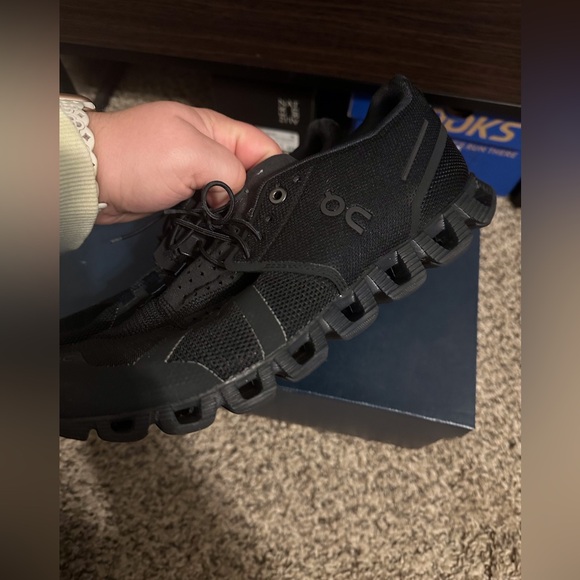 On cloud women all black sneakers size 8 - Picture 1 of 7